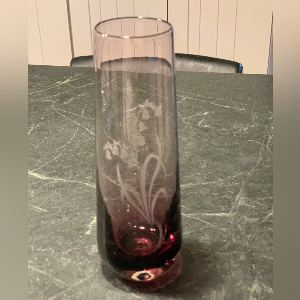 CAITHNESS | Etched Amethyst Glass Vase